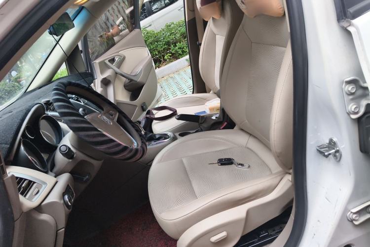 Used Buick GT 2013 GT 1.6L Automatic Fashion Edition Left Front Seat