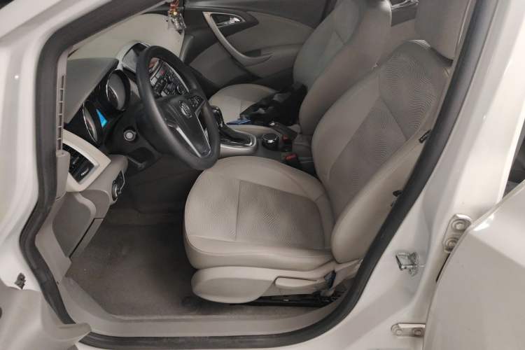 Used Buick GT 2013 XT 1.6L Automatic Fashion Edition Left Front Seat