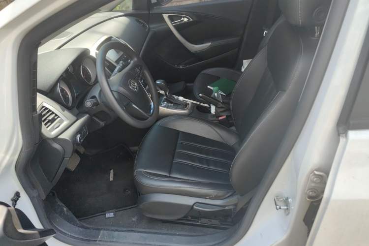 Used Buick GT 2013 XT 1.6L Automatic Fashion Edition Left Front Seat