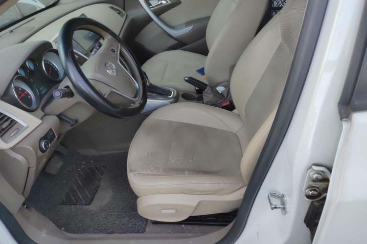 Used Buick GT 2013 GT 1.6L Automatic Fashion Edition Left Front Seat