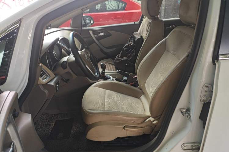 Used Buick GT 2013 GT 1.6L Manual Entry-Level Model Left Front Seat