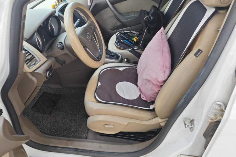 Used Buick GT 2013 GT 1.6L Automatic Fashion Edition Left Front Seat