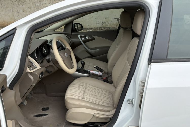 Used Buick GT 2013 GT 1.6L Manual Comfort Edition Left Front Seat