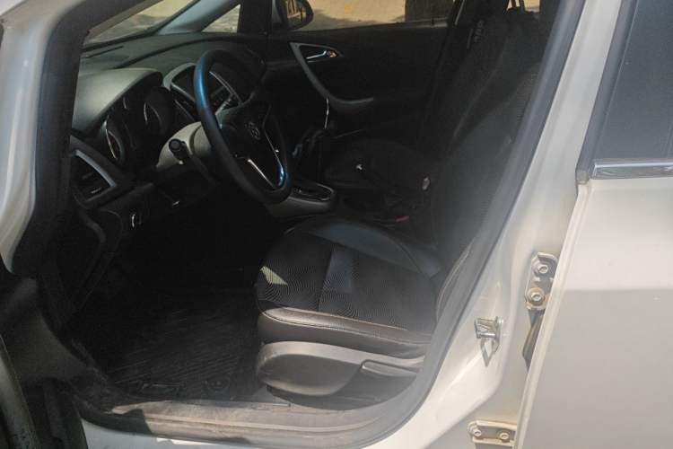 Used Buick GT 2013 XT 1.6L Automatic Fashion Edition Left Front Seat