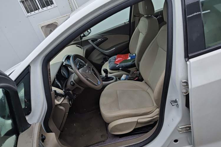 Used Buick GT 2013 GT 1.6L Manual Entry-Level Model Left Front Seat