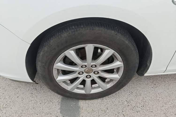 Used Buick GT 2013 GT 1.6L Manual Entry-Level Model Left Front Wheel Hub