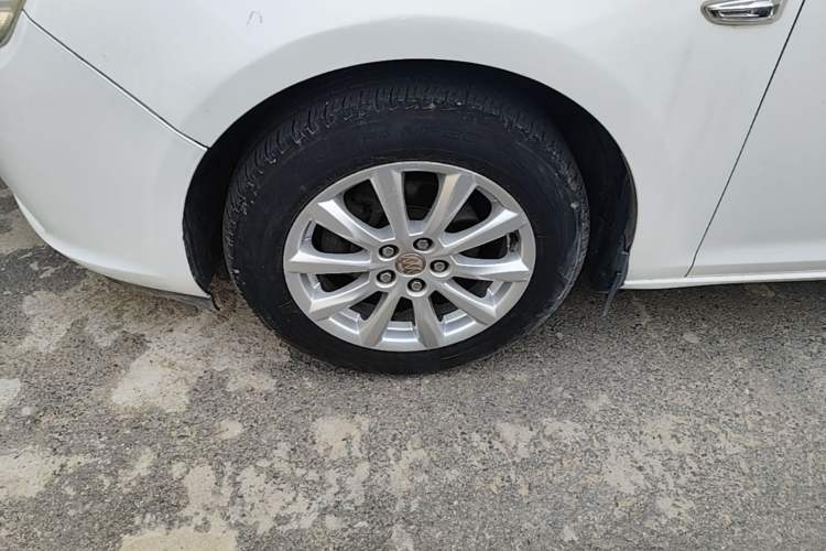 Used Buick GT 2013 GT 1.6L Automatic Comfort Edition Left Front Wheel Hub