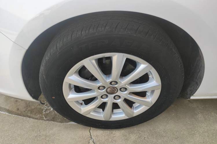 Used Buick GT 2013 GT 1.6L Automatic Fashion Edition Left Front Wheel Hub