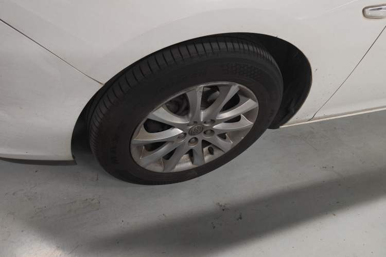 Used Buick GT 2013 GT 1.6L Automatic Fashion Edition Left Front Wheel Hub