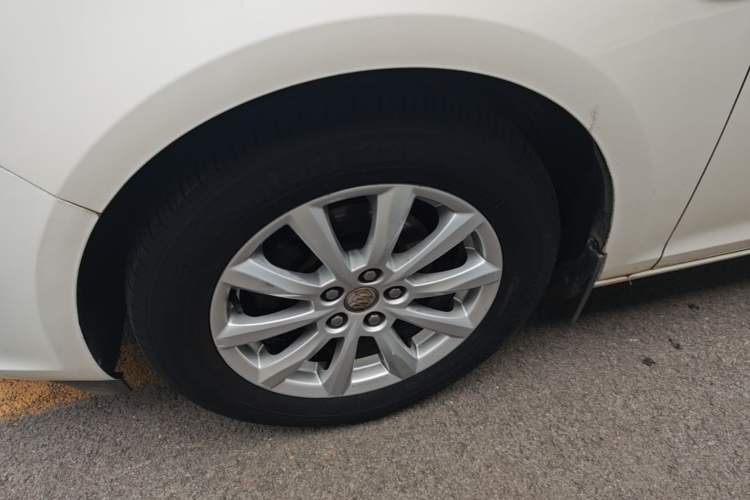 Used Buick GT 2013 GT 1.6L Manual Entry-Level Model Left Front Wheel Hub