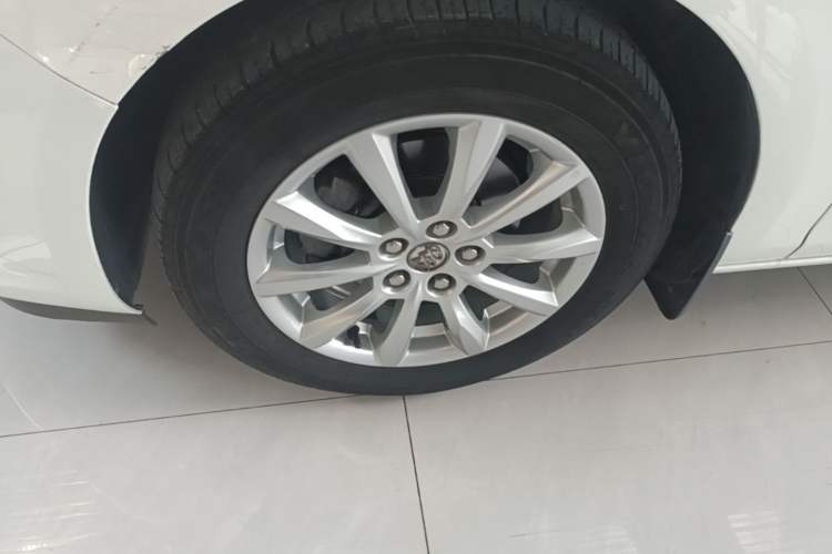 Used Buick GT 2013 GT 1.6L Automatic Fashion Edition Left Front Wheel Hub