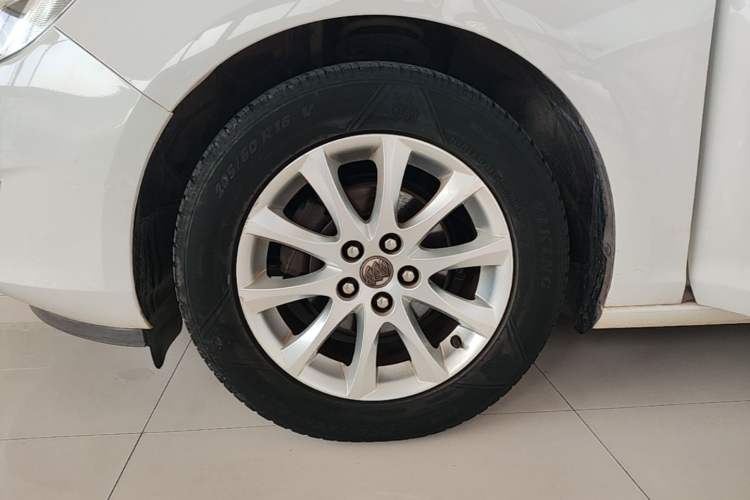 Used Buick GT 2013 XT 1.6L Automatic Fashion Edition Left Front Wheel Hub