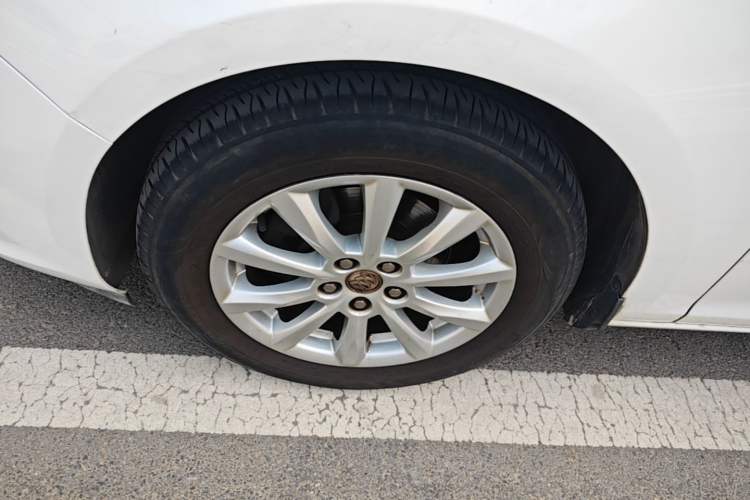 Used Buick GT 2013 GT 1.6L Manual Comfort Edition Left Front Wheel Hub