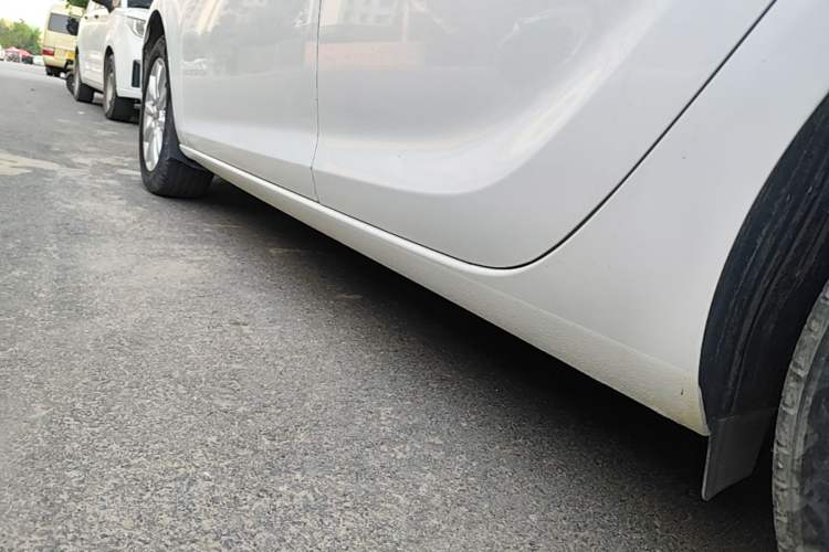 Used Buick GT 2013 GT 1.6L Automatic Comfort Edition Left Side Sill