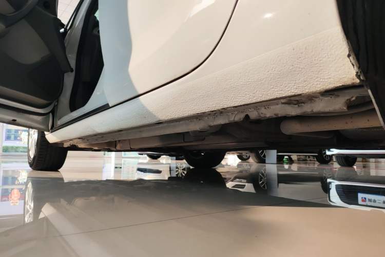 Used Buick GT 2013 XT 1.6L Automatic Fashion Edition Left Side Sill