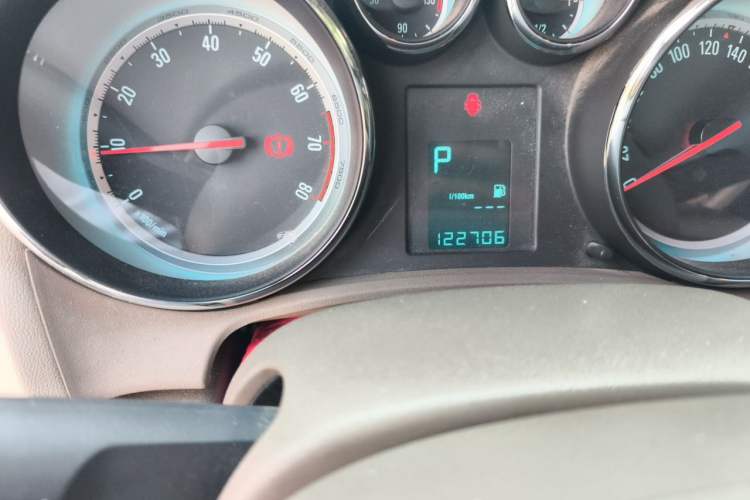 Used Buick GT 2013 GT 1.6L Automatic Fashion Edition Odometer Close Up
