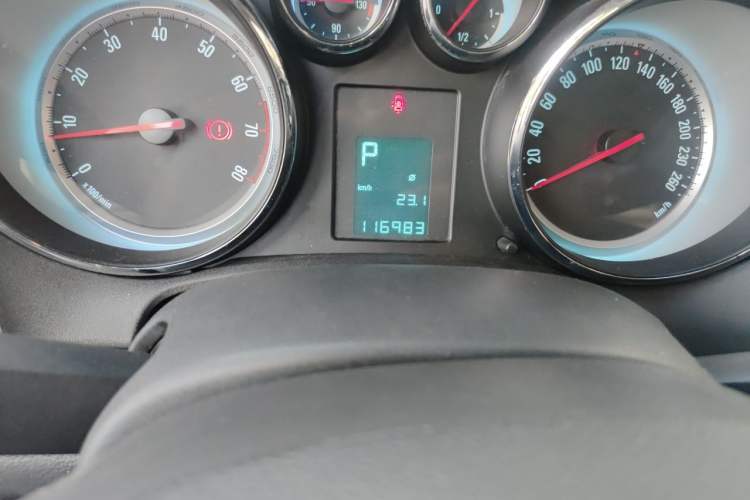 Used Buick GT 2013 XT 1.6L Automatic Fashion Edition Odometer Close Up