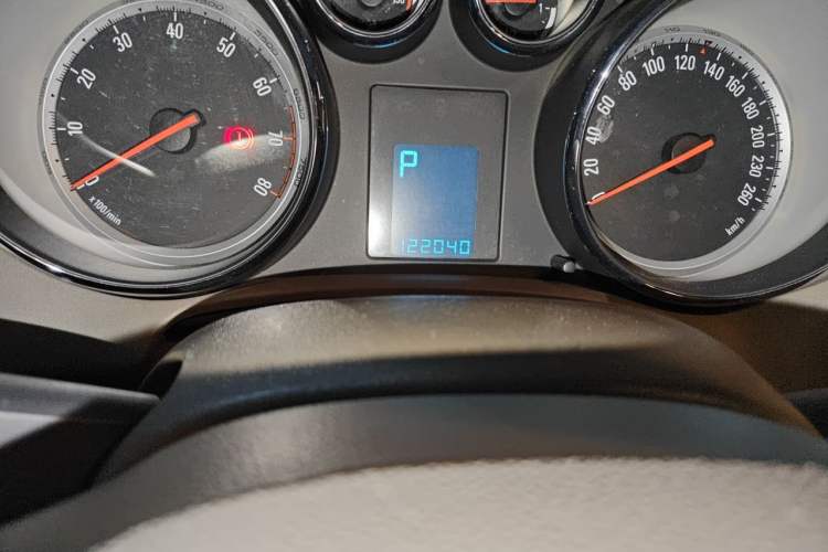 Used Buick GT 2013 GT 1.6L Automatic Fashion Edition Odometer Close Up