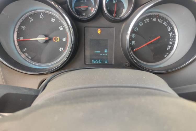 Used Buick GT 2013 GT 1.6L Manual Entry-Level Model Odometer Close Up