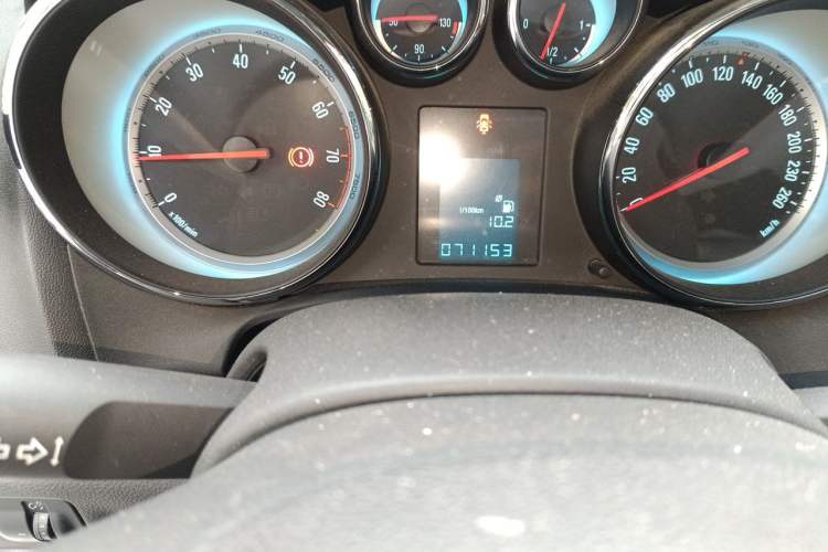 Used Buick GT 2013 XT 1.6L Automatic Fashion Edition Odometer Close Up
