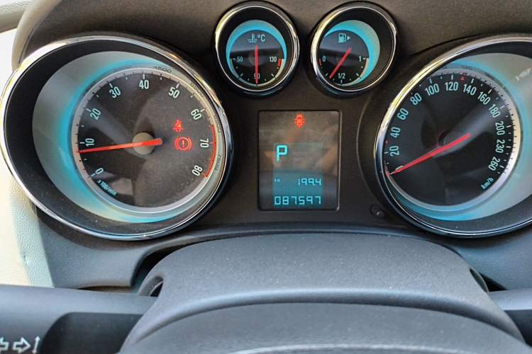 Used Buick GT 2013 XT 1.6L Automatic Fashion Edition Odometer Close Up