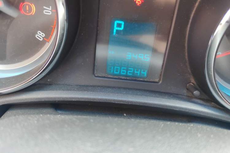 Used Buick GT 2013 XT 1.6L Automatic Comfort Edition Odometer Close Up