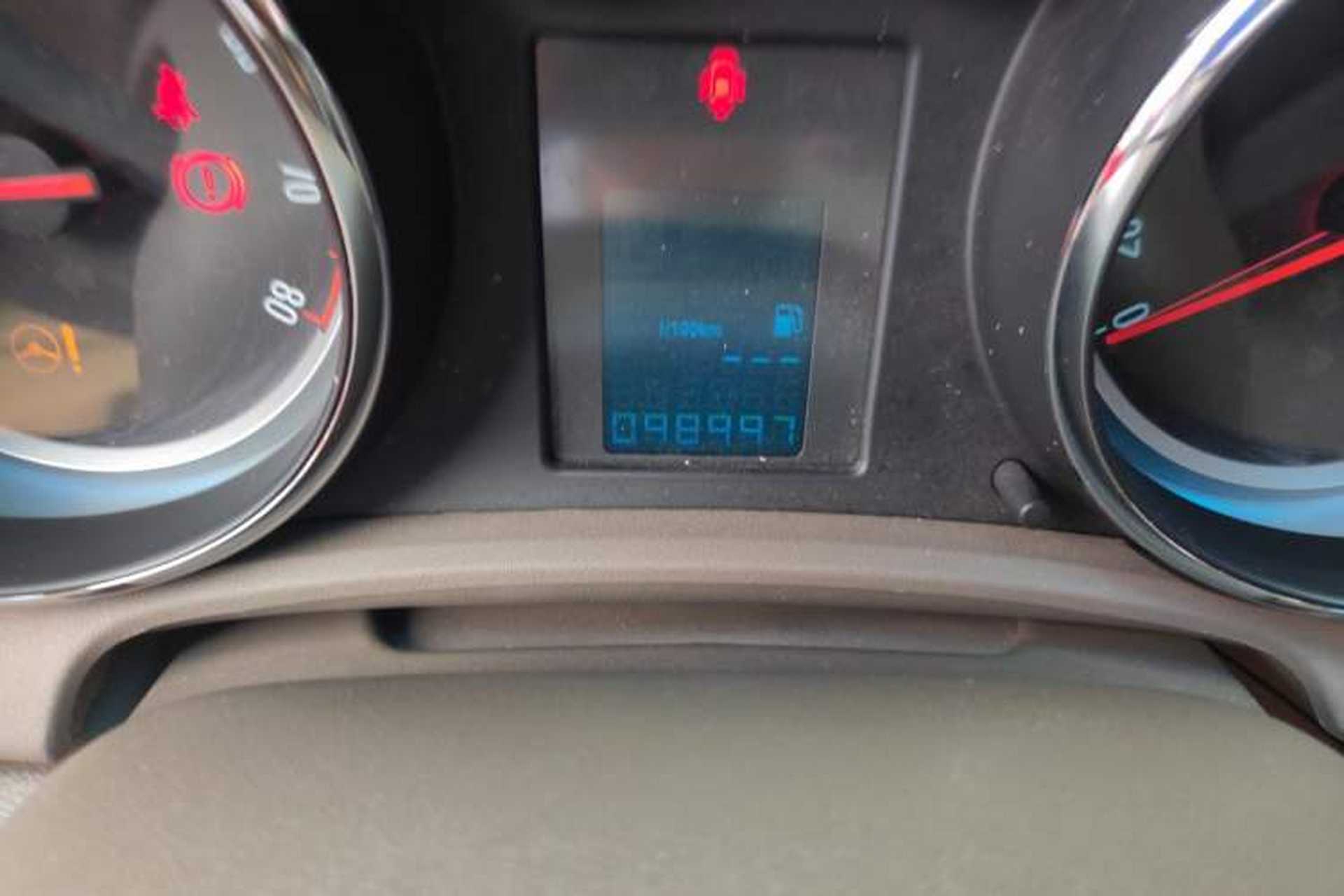 Used Buick GT 2013 GT 1.6L Manual Entry-Level Model Odometer Close Up