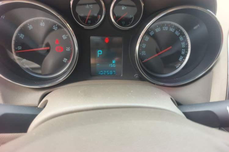 Used Buick GT 2013 GT 1.6L Automatic Fashion Edition Odometer Close Up