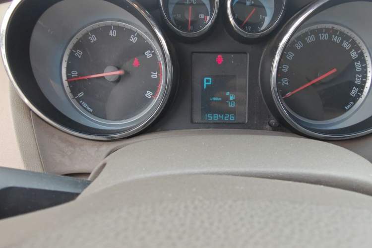 Used Buick GT 2013 GT 1.6L Automatic Fashion Edition Odometer Close Up