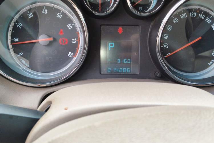 Used Buick GT 2013 GT 1.6L Automatic Fashion Edition Odometer Close Up
