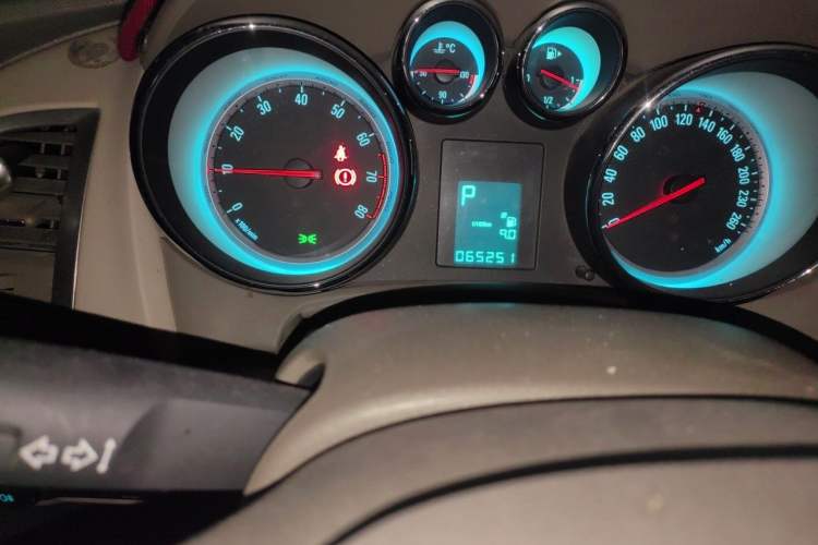 Used Buick GT 2013 GT 1.6L Automatic Fashion Edition Odometer Close Up