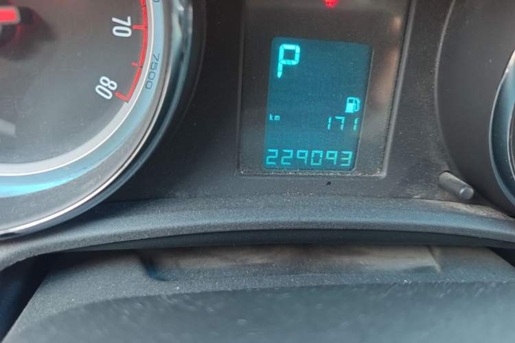 Used Buick GT 2013 XT 1.6L Automatic Fashion Edition Odometer Close Up