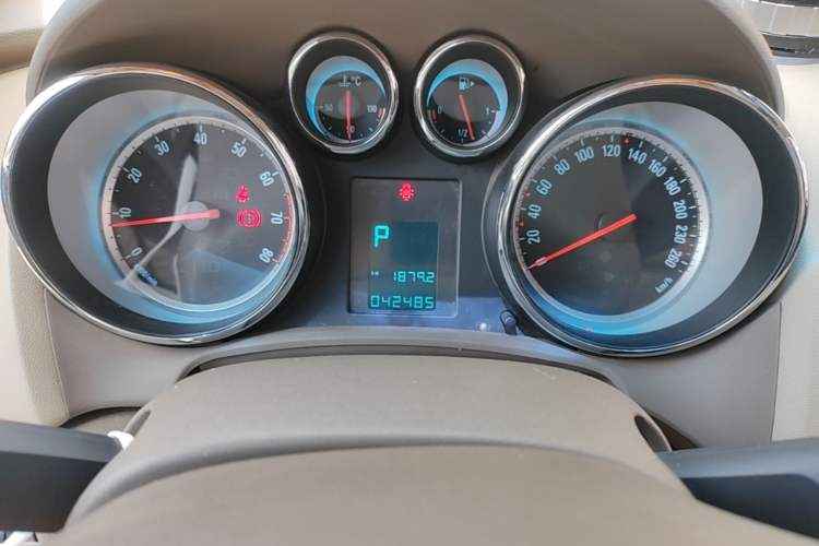Used Buick GT 2013 GT 1.6L Automatic Fashion Edition Odometer Close Up