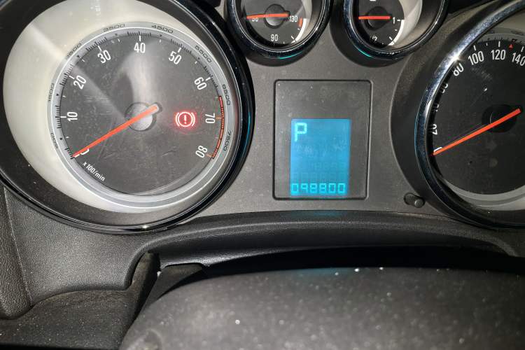 Used Buick GT 2013 XT 1.6L Automatic Fashion Edition Odometer Close Up