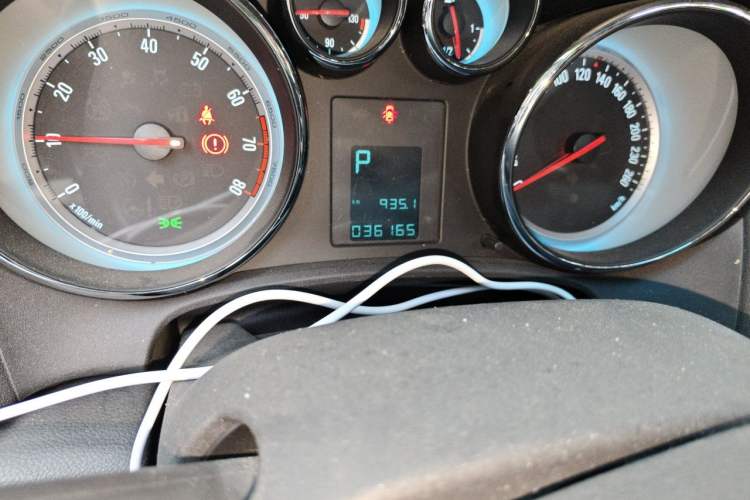 Used Buick GT 2013 XT 1.6L Automatic Fashion Edition Odometer Close Up