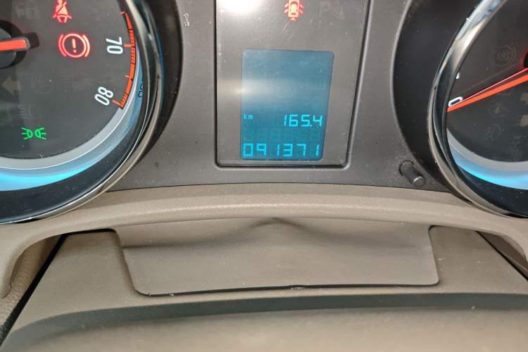 Used Buick GT 2013 GT 1.6L Manual Entry-Level Model Odometer Close Up