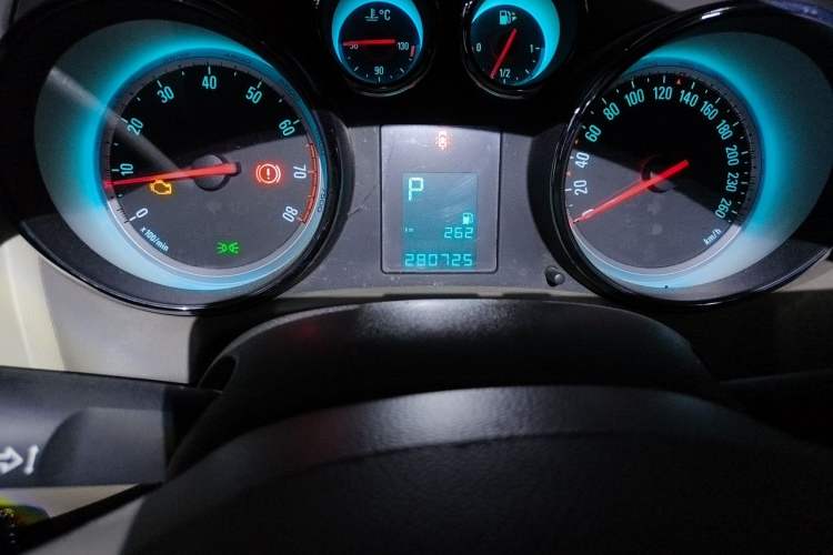 Used Buick GT 2013 GT 1.6L Automatic Comfort Edition Odometer Close Up
