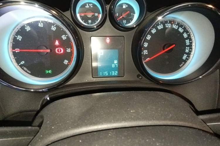Used Buick GT 2013 XT 1.6L Automatic Fashion Edition Odometer Close Up