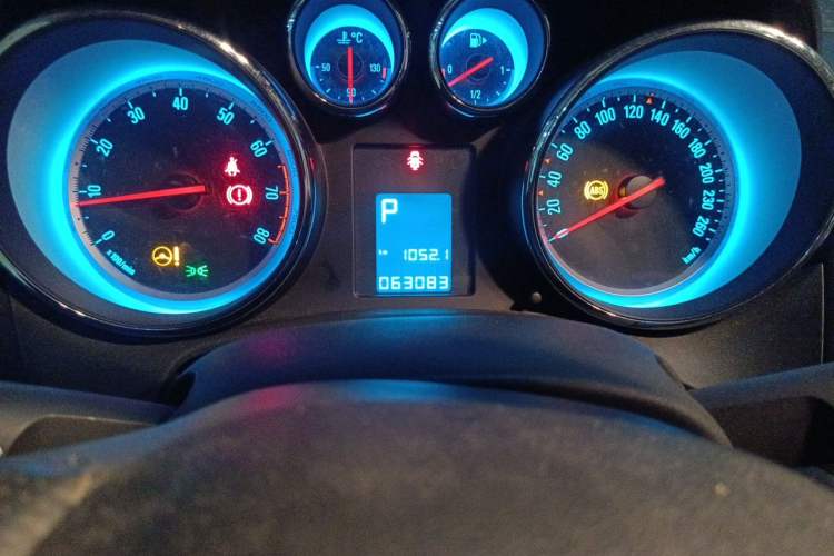 Used Buick GT 2013 GT 1.8L Automatic Fashion Edition Odometer Close Up