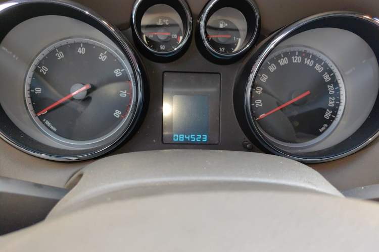 Used Buick GT 2013 GT 1.6L Manual Entry-Level Model Odometer Close Up
