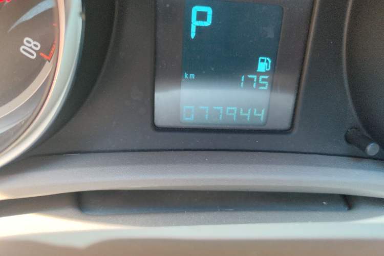 Used Buick GT 2013 GT 1.6L Automatic Fashion Edition Odometer Close Up