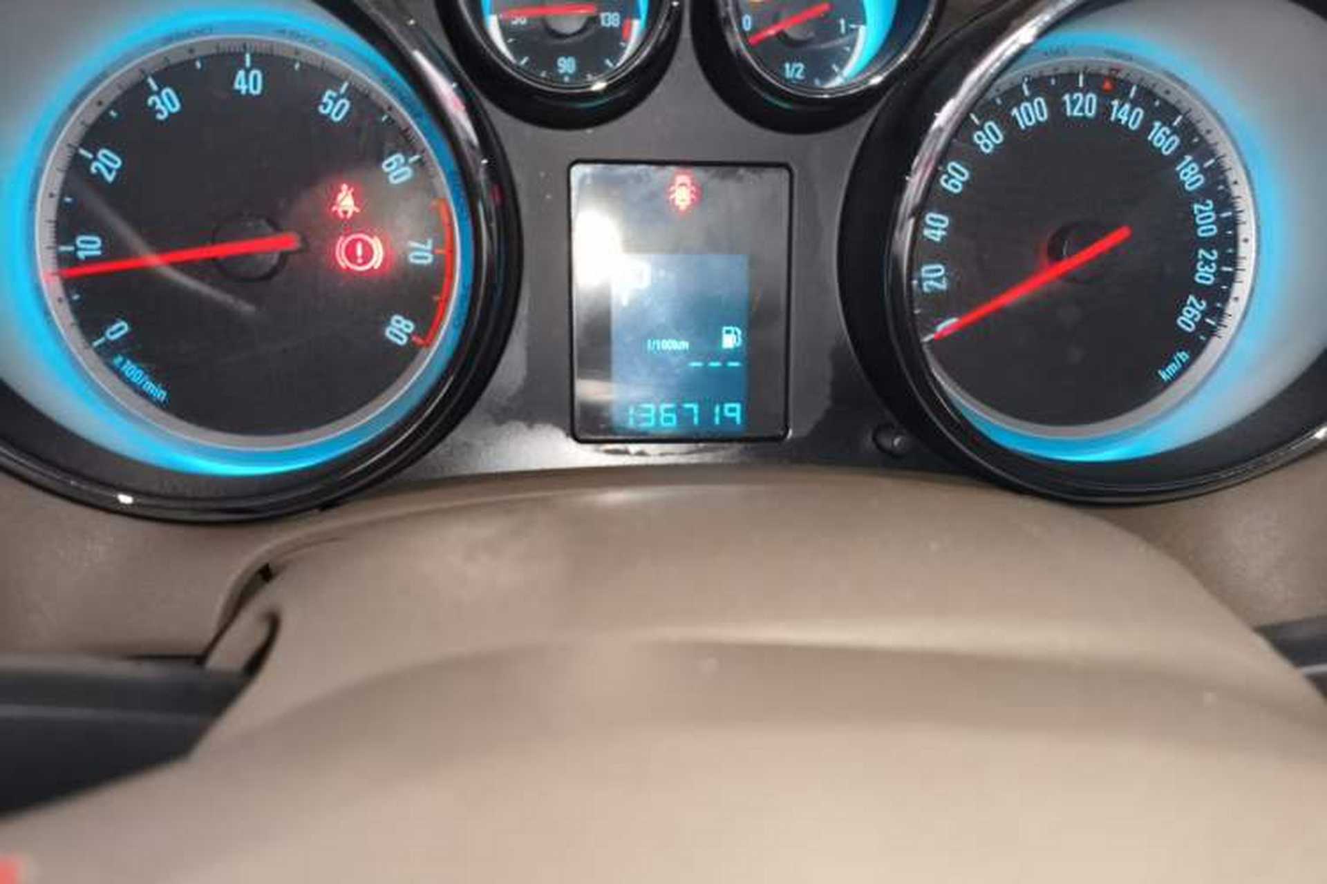 Used Buick GT 2013 GT 1.6L Automatic Fashion Edition Odometer Close Up