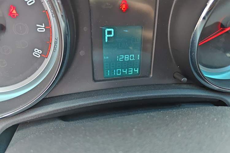 Used Buick GT 2013 GT 1.8L Automatic Fashion Edition Odometer Close Up