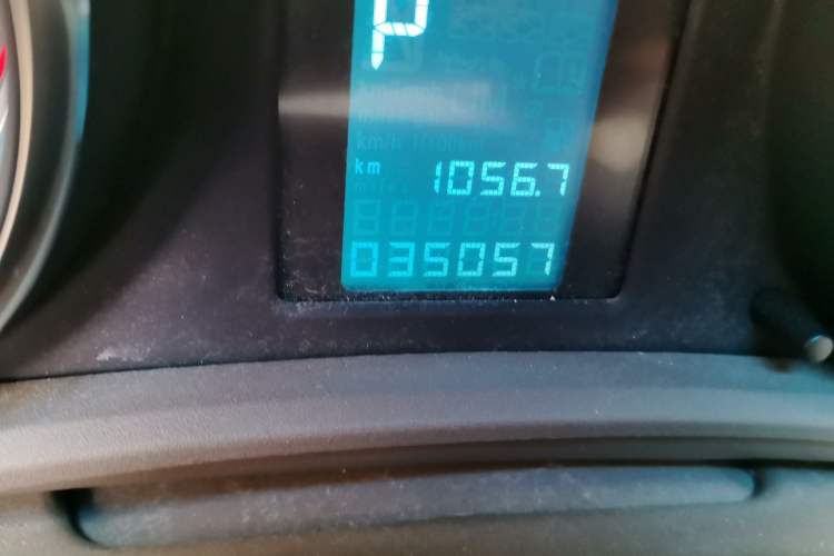 Used Buick GT 2013 GT 1.6L Automatic Fashion Edition Odometer Close Up