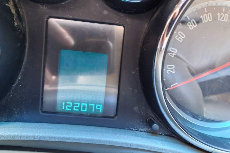 Used Buick GT 2013 GT 1.6L Automatic Fashion Edition Odometer Close Up