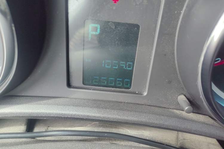 Used Buick GT 2013 GT 1.8L Automatic Fashion Edition Odometer Close Up