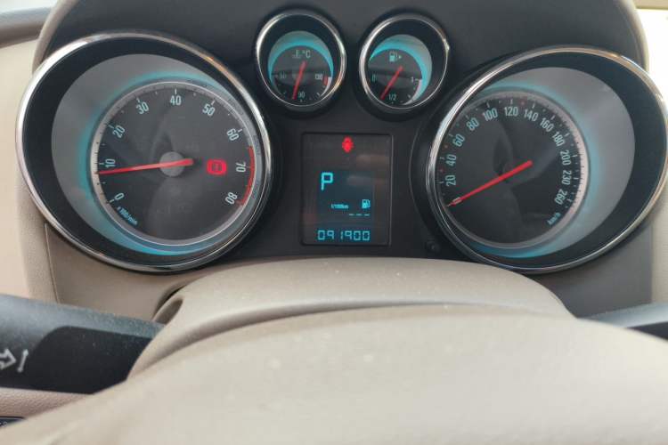 Used Buick GT 2013 GT 1.6L Automatic Fashion Edition Odometer Close Up
