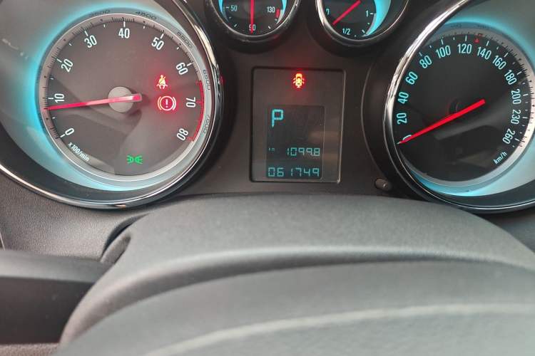 Used Buick GT 2013 XT 1.6L Automatic Fashion Edition Odometer Close Up