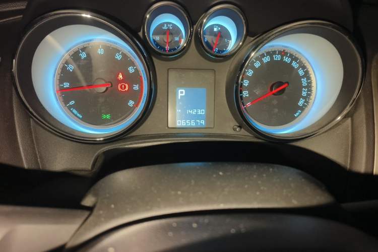 Used Buick GT 2013 GT 1.8L Automatic Fashion Edition Odometer Close Up