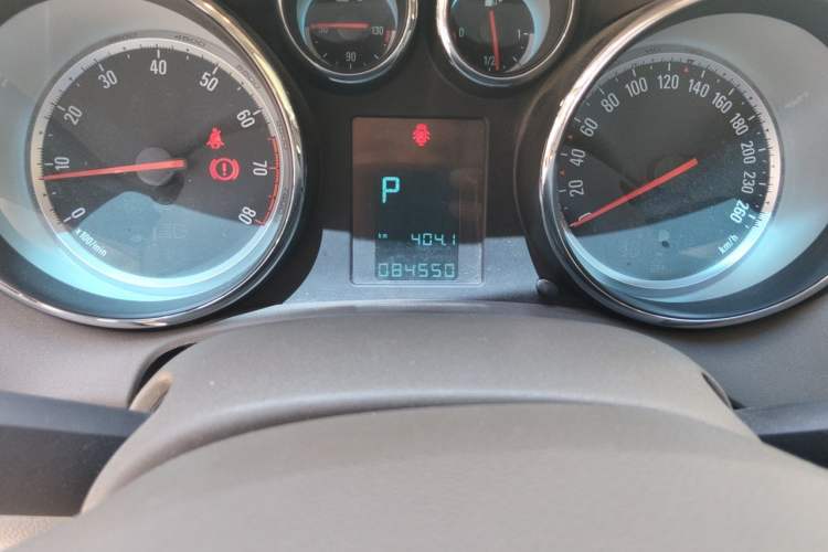 Used Buick GT 2013 GT 1.6L Automatic Fashion Edition Odometer Close Up
